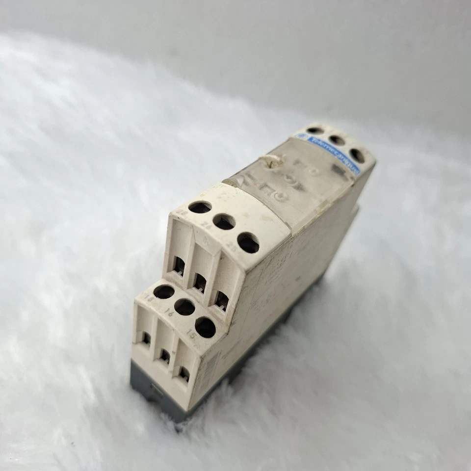 Schneider Electric Telemecanique RM4JA31M Current Control Relay 220-240V Ac